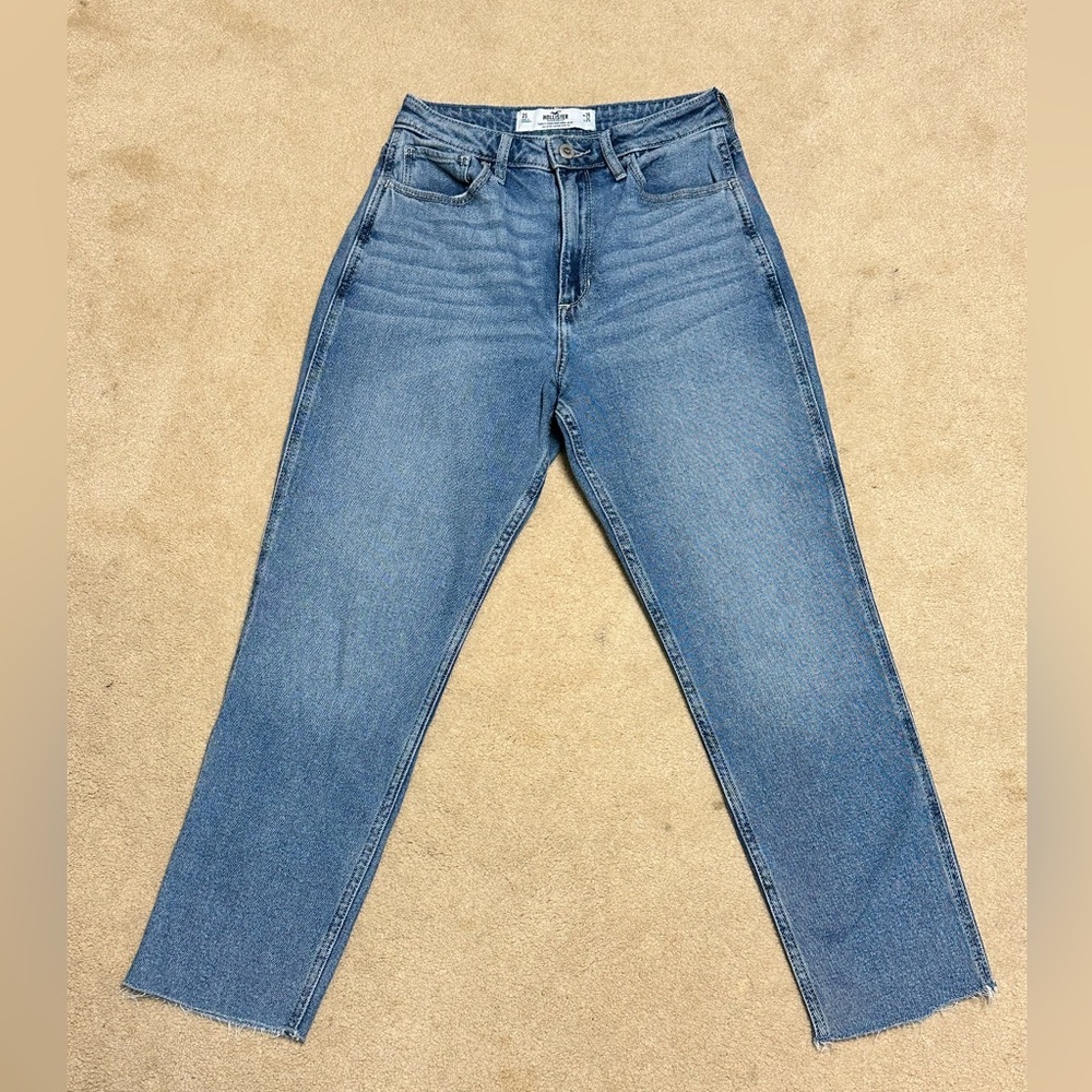 Hollister Curvy High-Rise Mom Jeans